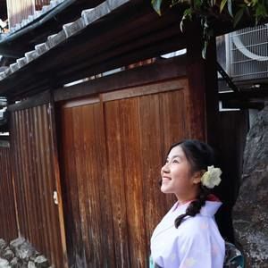 Meet your Posher, Thuỷ